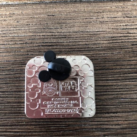 Disney Official Trading Pin: Star Wars: The Last Jedi Heavy Assault Walker - Picture 2 of 2